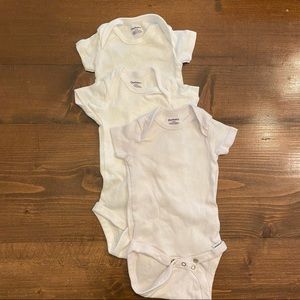 🤰🏻Nesting! Must go by 8/20🤰🏻Gerber onesies